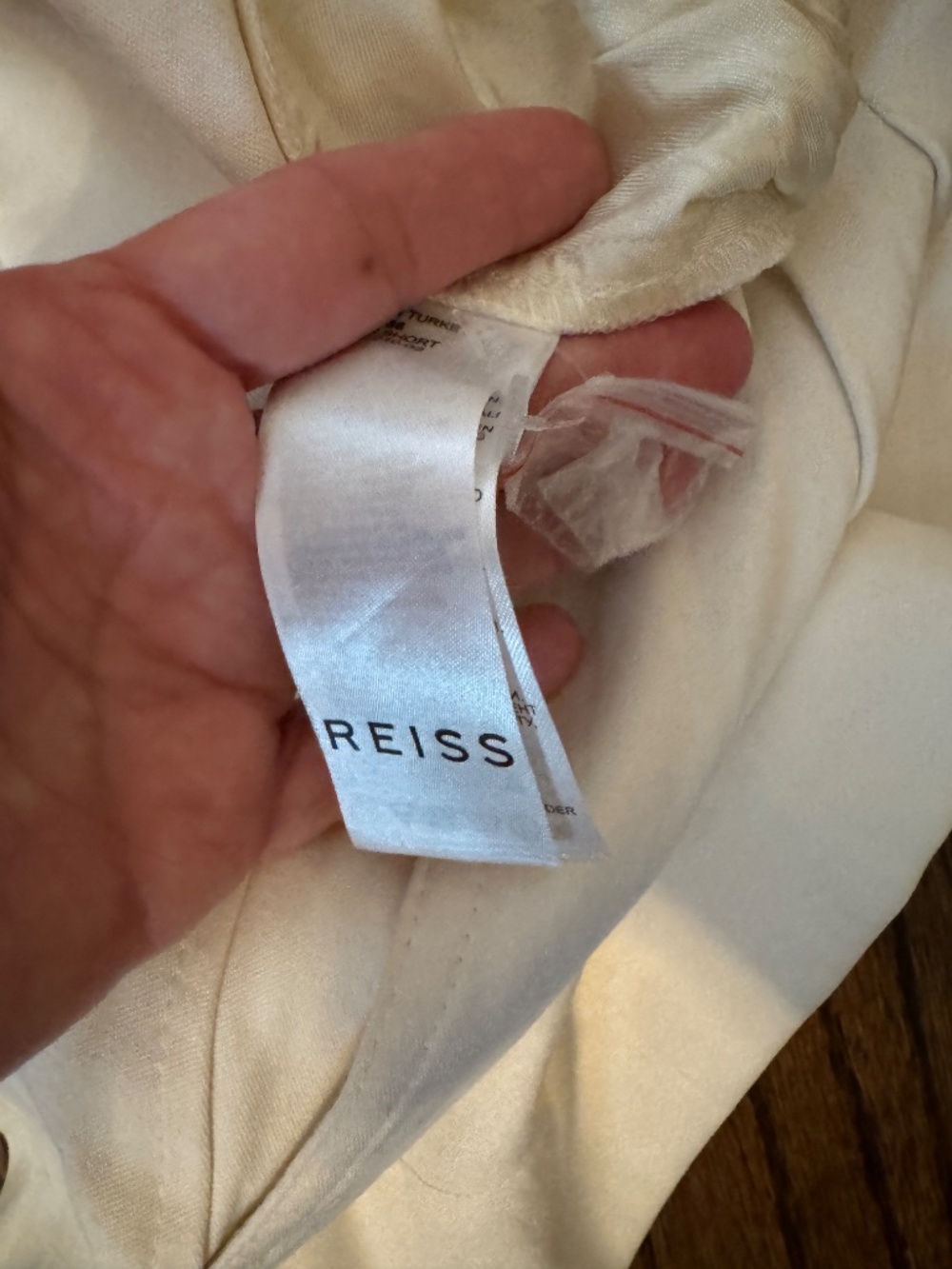Reiss Ember Tailored Cream Shorts Size 4 - Picture 9 of 10